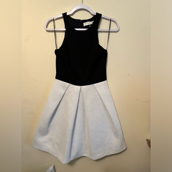 Trina Turk Aline Honeycomb Textured Black White ‎ Party Cocktail Dress Size 2 - Picture 1 of 5